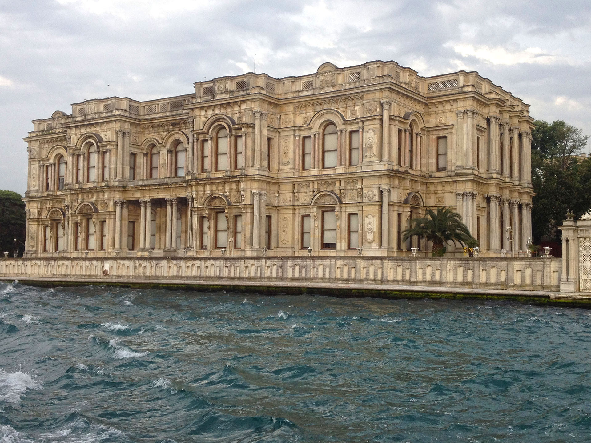 Istanbul, Turquie, palais sur le Bosphore